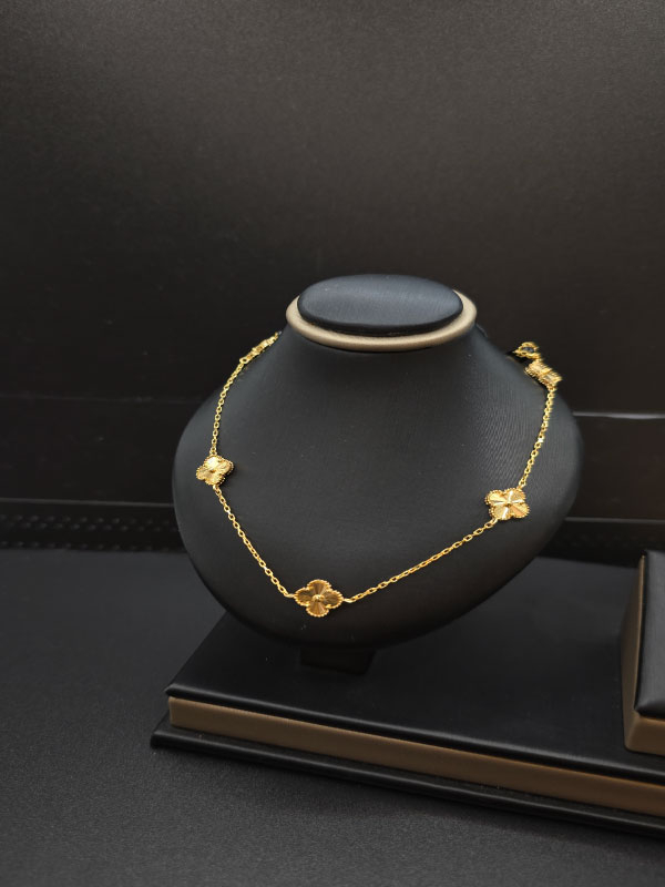 عقد-فانكليف-21